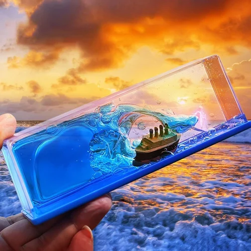 TITANIC WAVE CRUISE SHIP