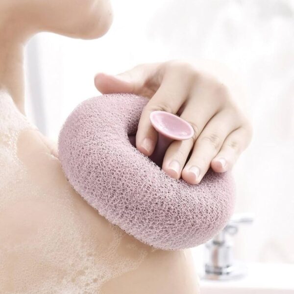 Round loofah scrubbing brush